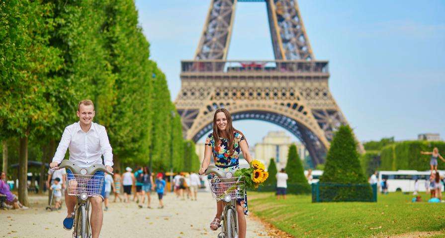 Découvrez le riche patrimoine de Paris en vélo