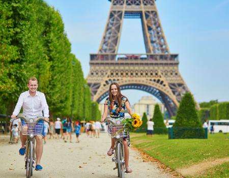Discover the rich heritage of Paris by bike