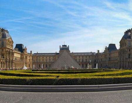 Come to Paris and discover the wonders of the Louvre Museum!